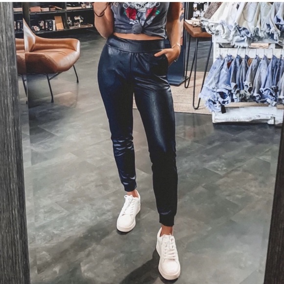 commando Faux Leather Jogger - Picture 15 of 16